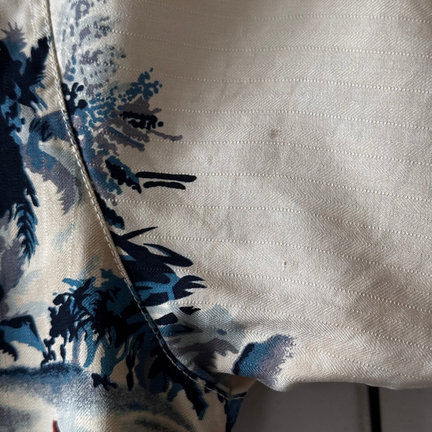 Tommy Bahama Silk Aloha Men’s Shirt Small Beige Tropical Palm Tree Button-Down Retro Vacation Button up Shirt