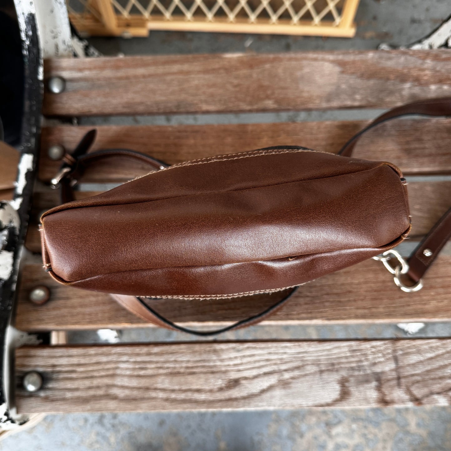 CHAPS Crossbody Women’s Bag Two-Tone Faux Leather & Pebbled Black Brown Adjustable Strap Y2K Classic Streetwear Essentials