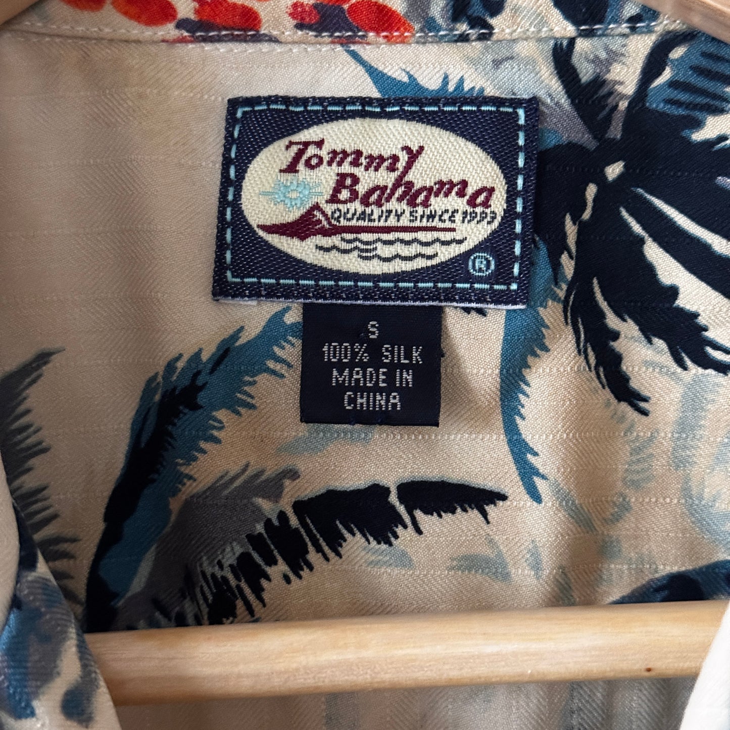 Tommy Bahama Silk Aloha Men’s Shirt Small Beige Tropical Palm Tree Button-Down Retro Vacation Button up Shirt