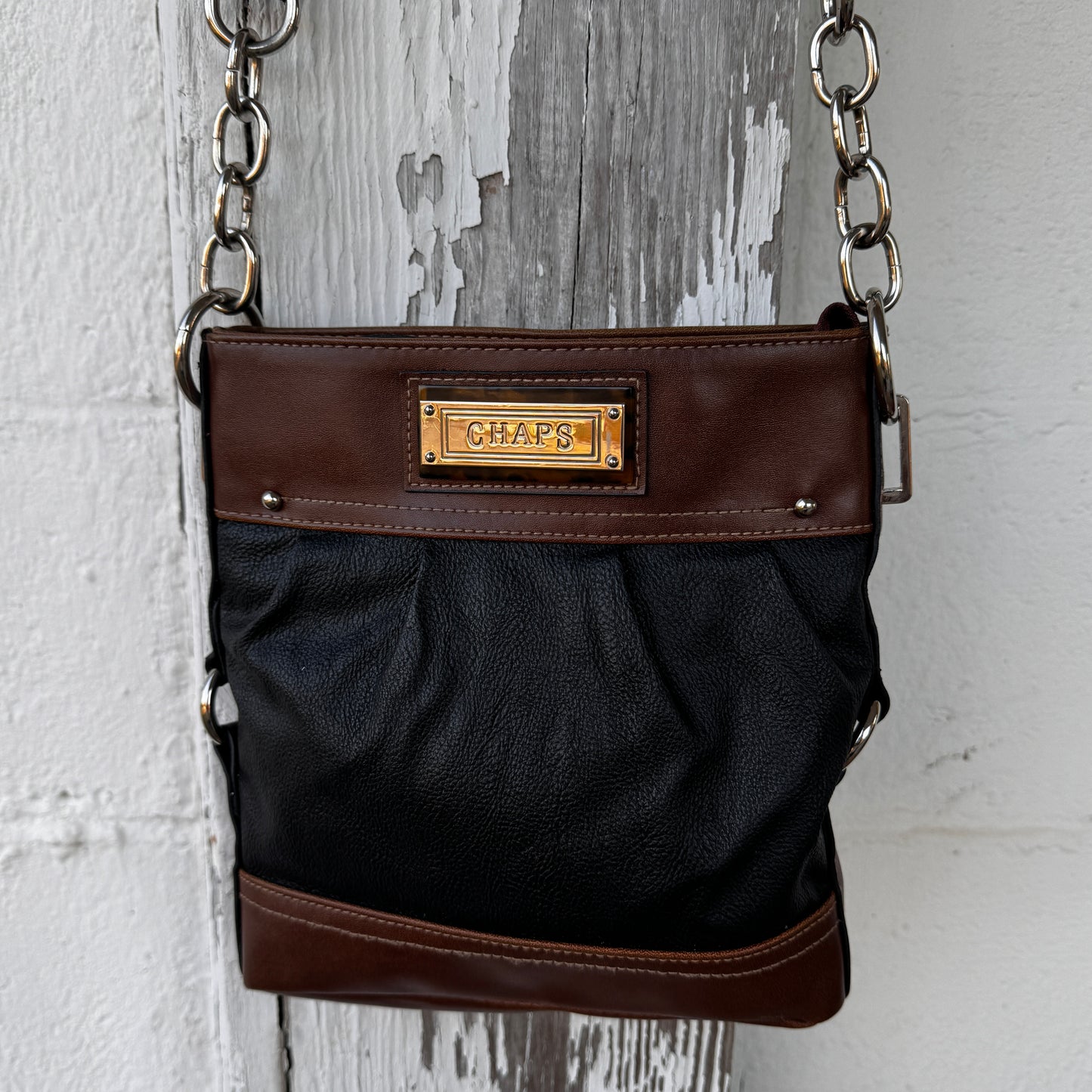 CHAPS Crossbody Women’s Bag Two-Tone Faux Leather & Pebbled Black Brown Adjustable Strap Y2K Classic Streetwear Essentials