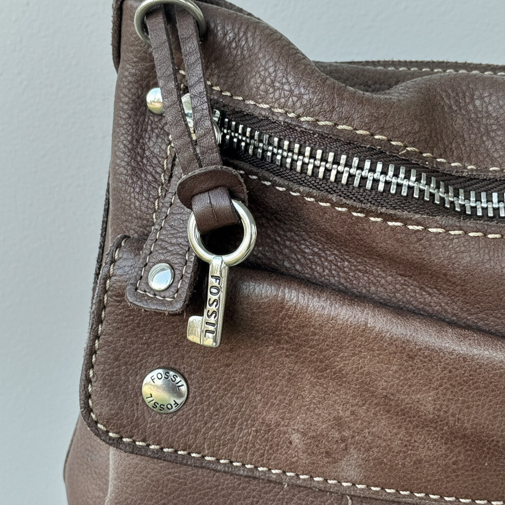 Vintage 2000’s Y2k Fossil Brown Leather Women’s Crossbody Bag Slouchy Soft Pebbled Leather Multi-Pocket Utility Style Bag